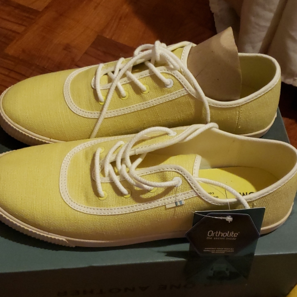TOMS Sunshine size 10